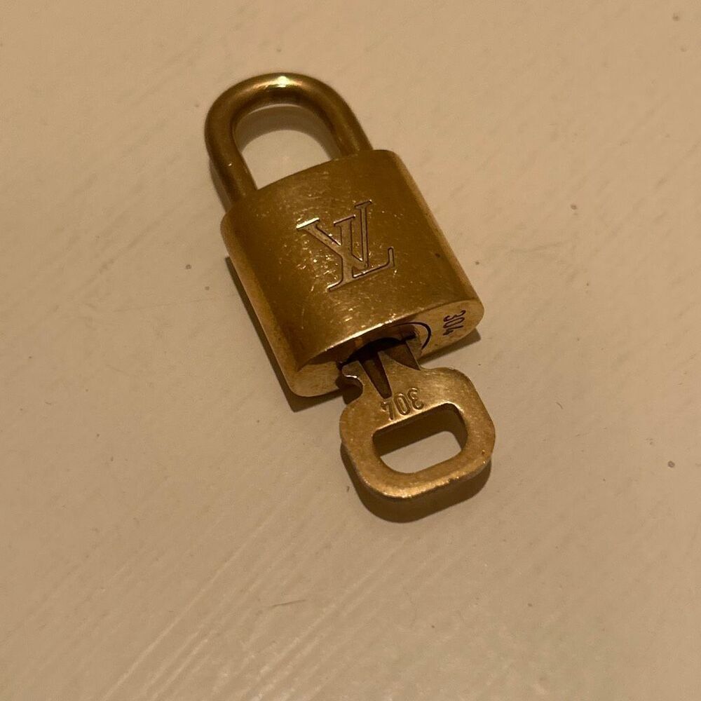 Louis Vuitton Paris Women's Padlock Lock & Key Gold Brass #304 Authentic